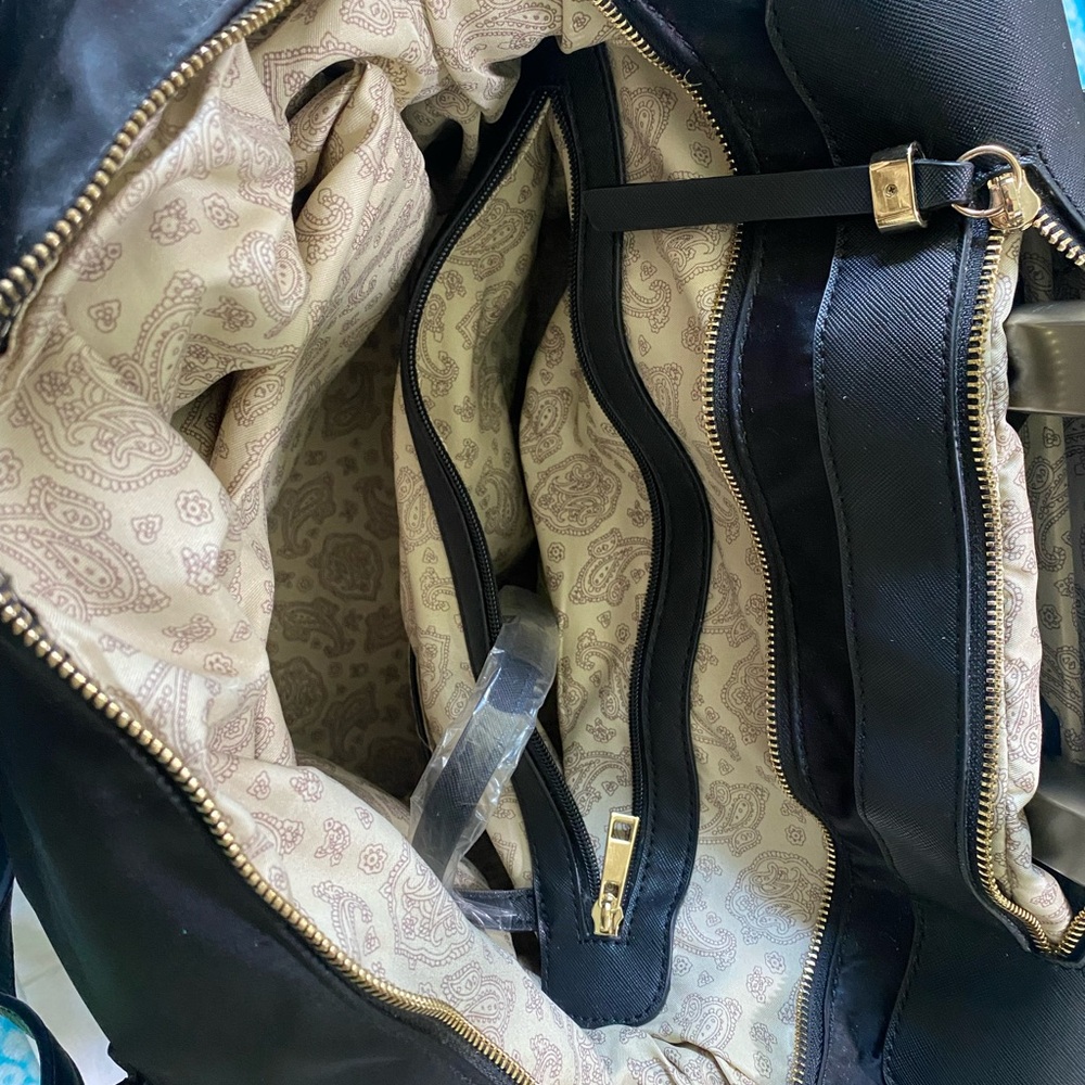 Simply Noelle Carry On Rolling Black and Gold Bag w/LapTop Compartment - Picture 5 of 11